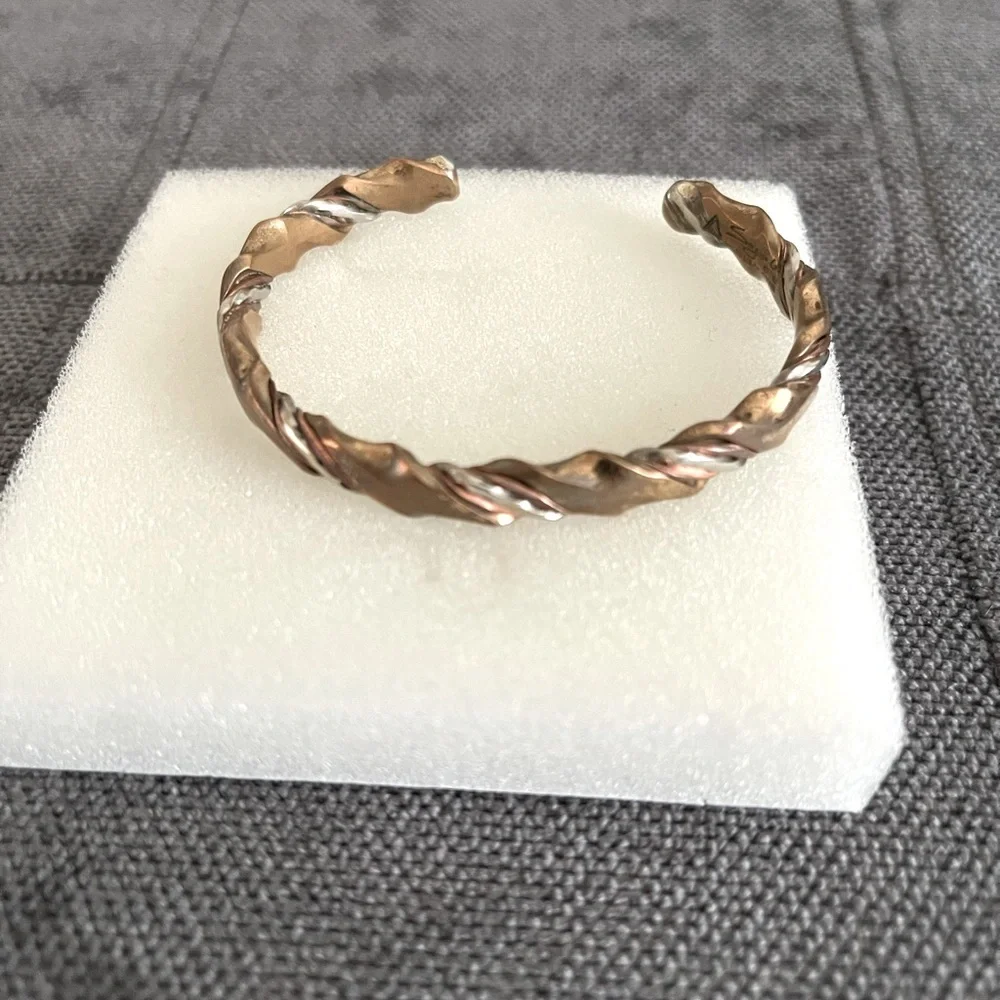 RARE FIND
Vintage Sergio Lub  mixed metal twist cuff bracelet - Picture 5 of 7